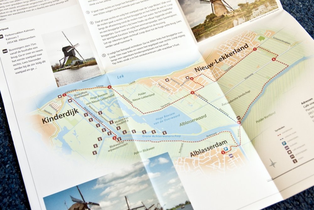 De wandelbox bevat 50 losse wandelkaarten, elk los te gebruiken als vouwfolder.