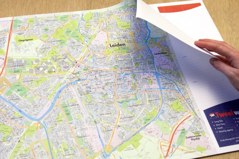 Voorbeeld van een scheurblok met plattegrond met daarnaast een logo en notitieruimte