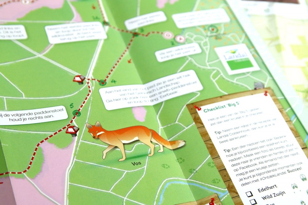 Op de kinderroutekaart zijn speelse tekeningen geplaatst.