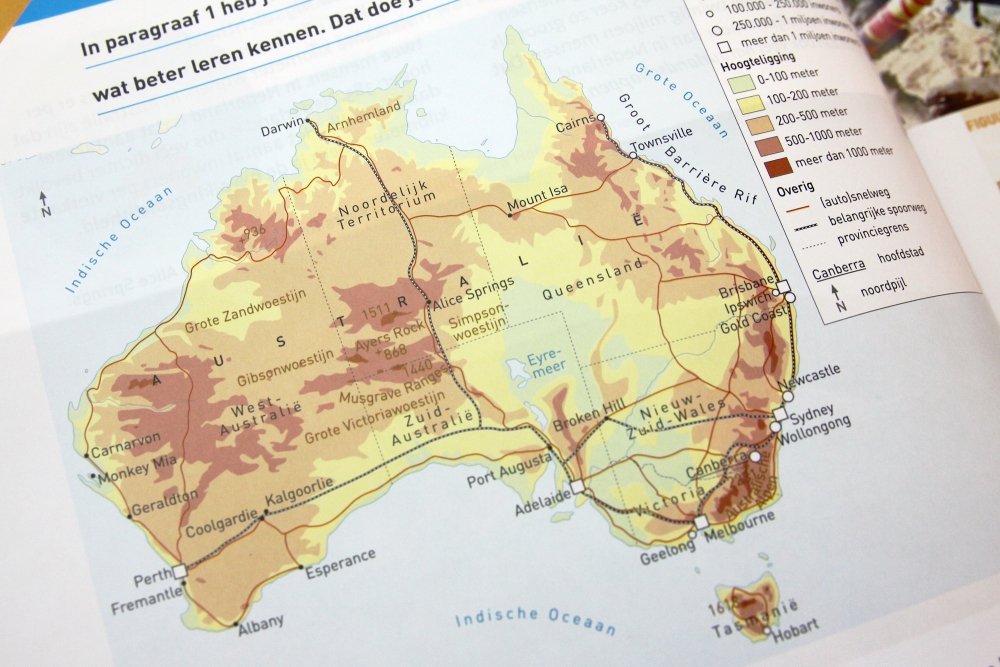 Thematische kaart waarin de verschillende hoogtes in Australie duidelijk worden weergegeven.