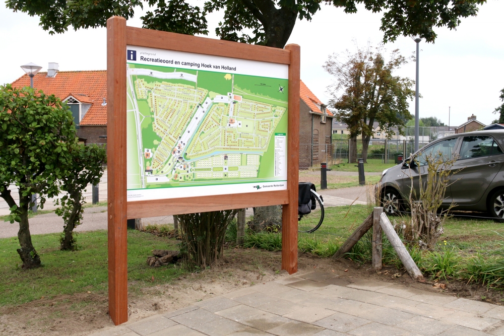 Plattegrond geplaatst in een duurzame houten standaard