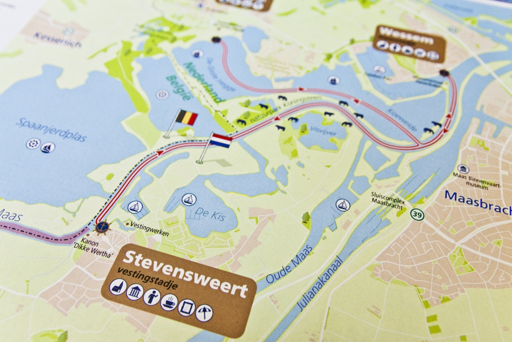 Toeristische vaarkaart langs verschillende bezienswaardigheden.