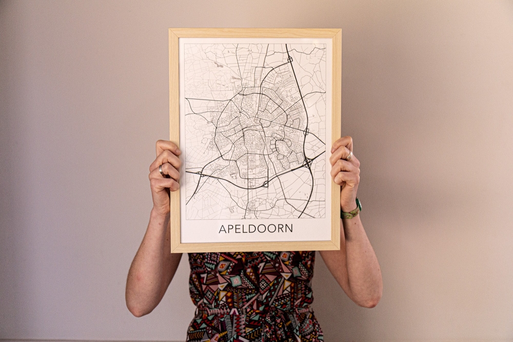 De lijnenkaarten zijn ook leverbaar in een bijpassende lijst De lijnenkaarten zijn ook leverbaar in een bijpassende lijst